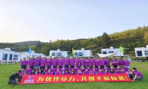 生活無解，團建撒野